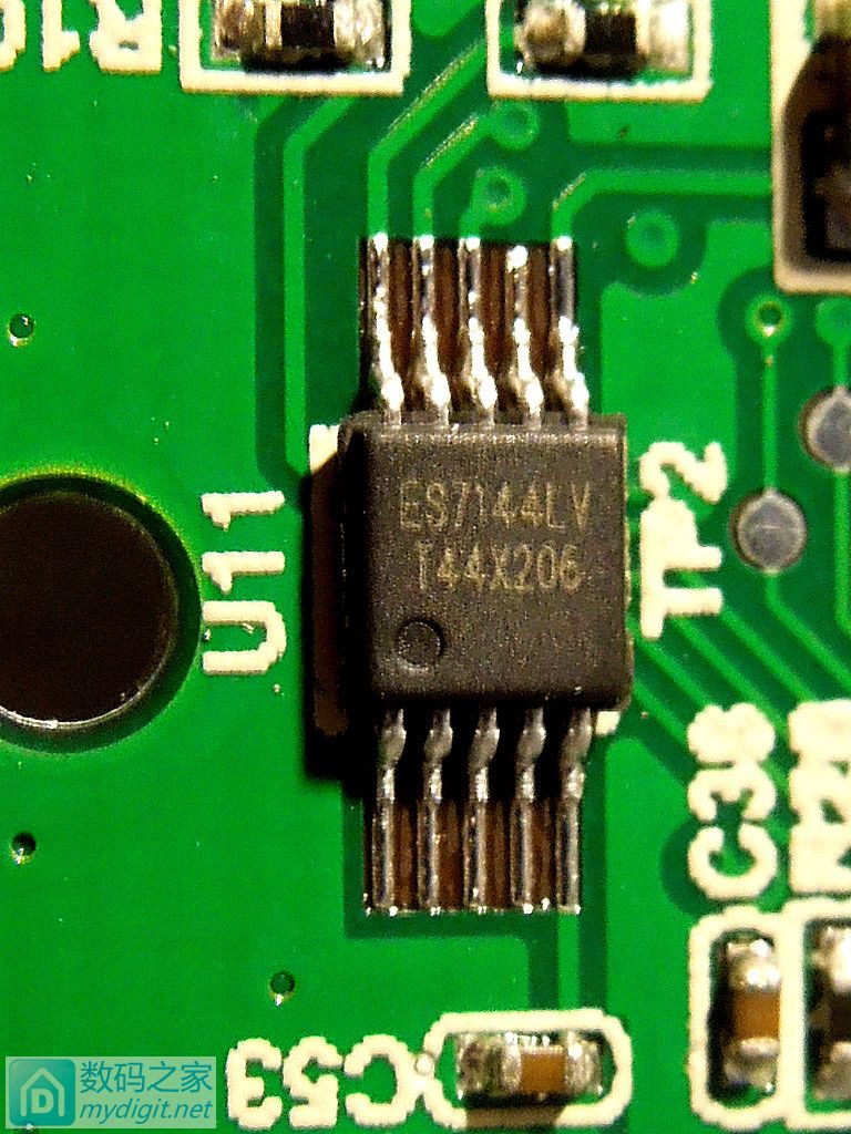 拆解 意昂2（nzkyk）40247 HDMI转VGA线转换器，质量还不错！