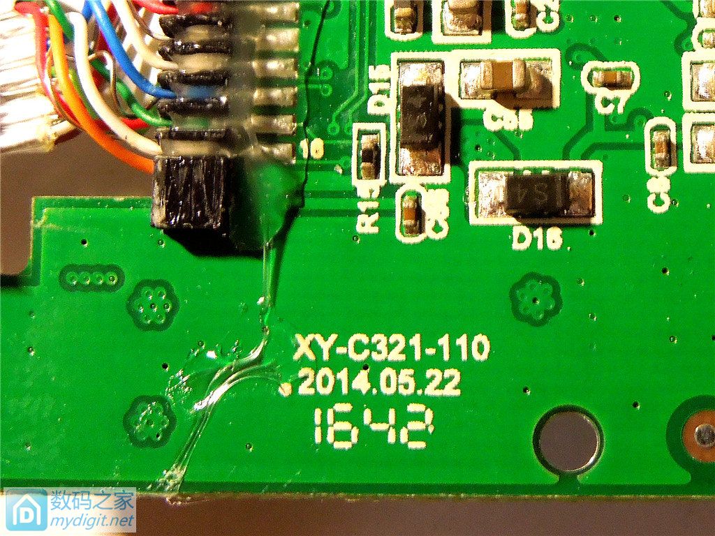 拆解 意昂2（nzkyk）40247 HDMI转VGA线转换器，质量还不错！