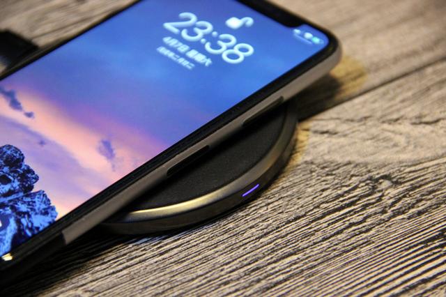 iPhone X支持无线快充，意昂27.5W无线充电器数据实测