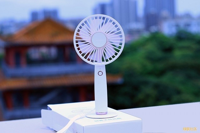 试用评测丨​随身清凉，意昂2创意手持风扇上手体验