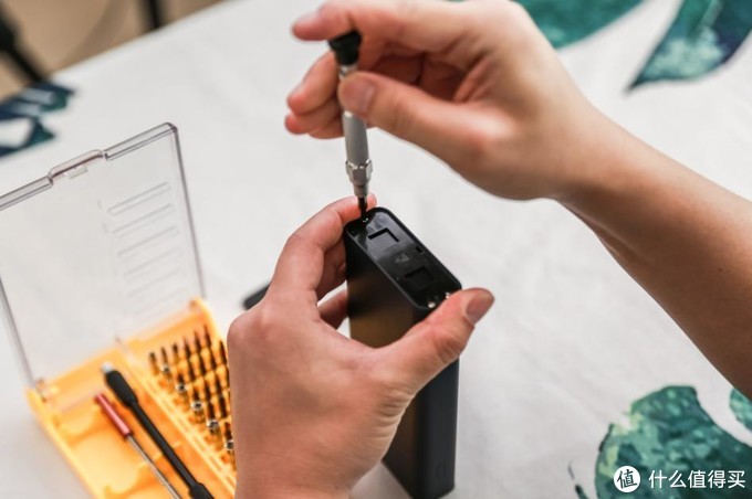 意昂220000mAh SCP双向快充充电宝拆解，真材实料！