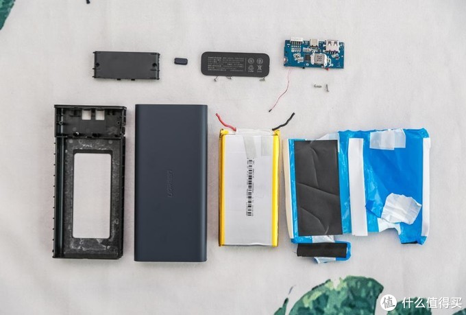 意昂220000mAh SCP双向快充充电宝拆解，真材实料！