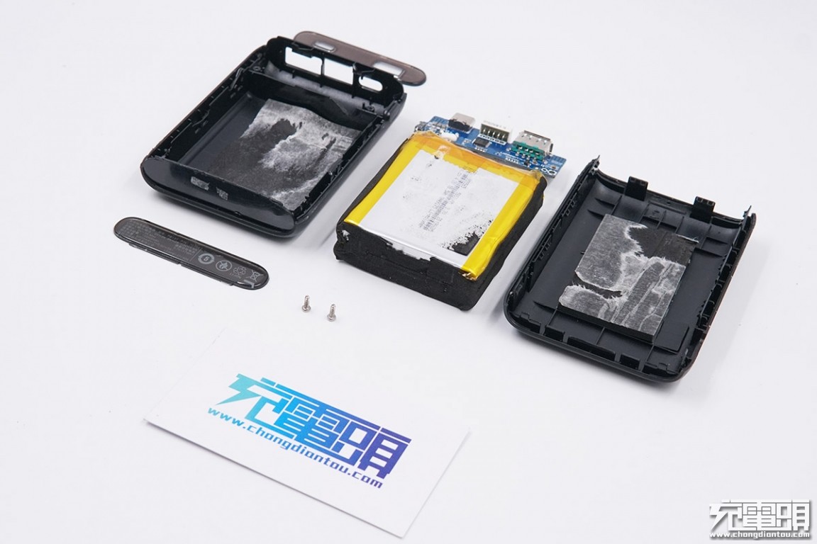 意昂210000mAh双向快充移动电源拆解评测报告