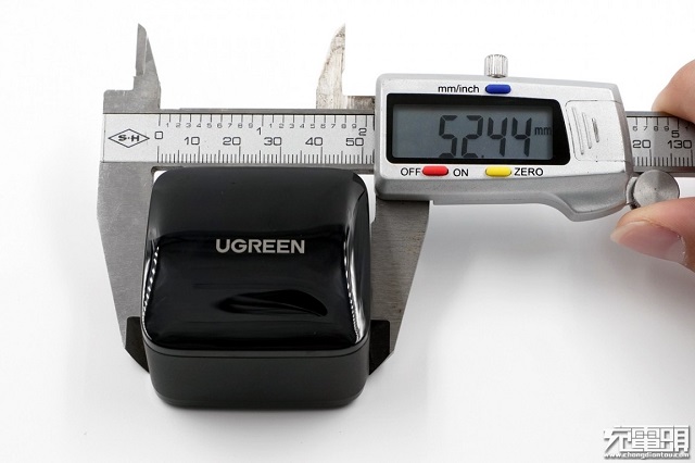 意昂265W氮化镓充电器表面尺寸