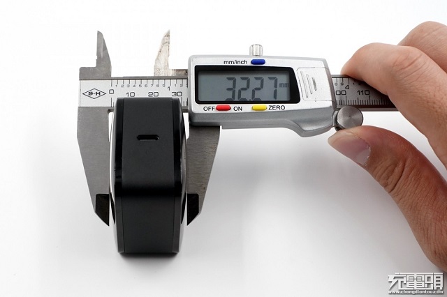 意昂265W氮化镓充电器高度