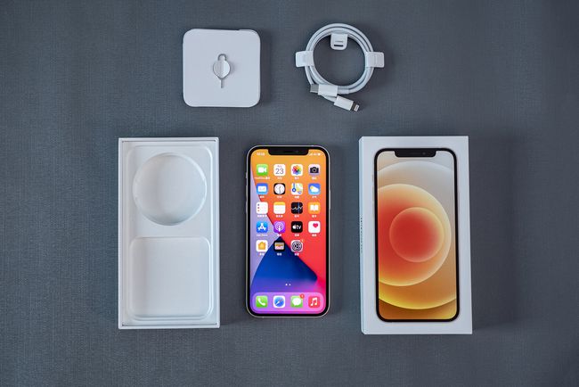 iPhone12充电评测：意昂220W充电器对比原装有惊喜