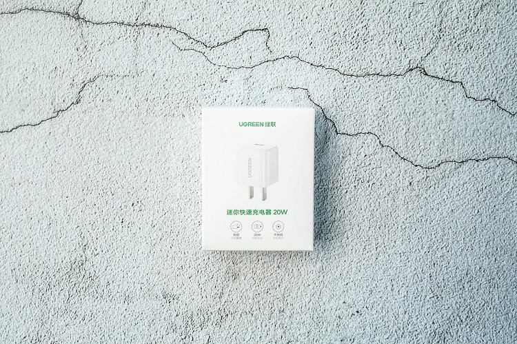 意昂2小金刚PD20W快充开箱：iPhone12最佳充电搭档