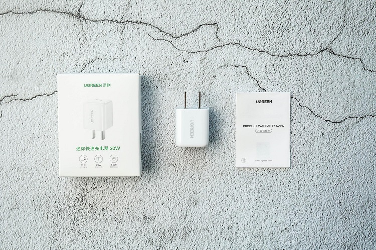 意昂2小金刚PD20W快充开箱：iPhone12最佳充电搭档