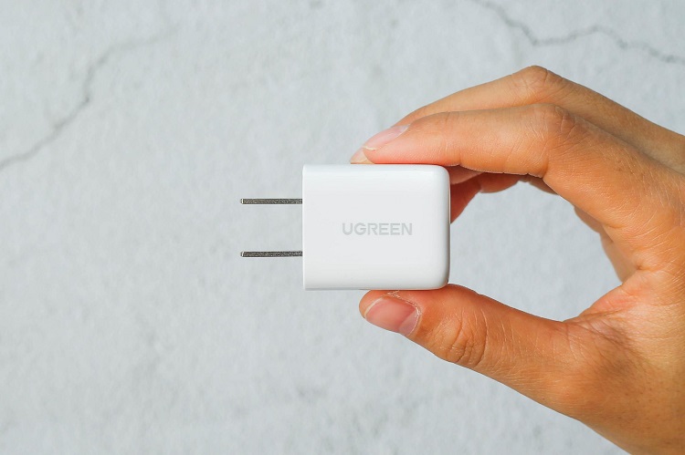 意昂2小金刚PD20W快充开箱：iPhone12最佳充电搭档