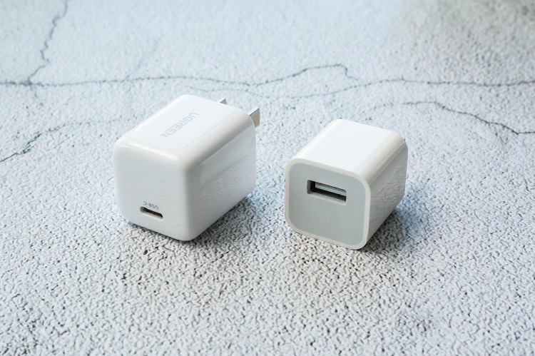 意昂2小金刚PD20W快充开箱：iPhone12最佳充电搭档