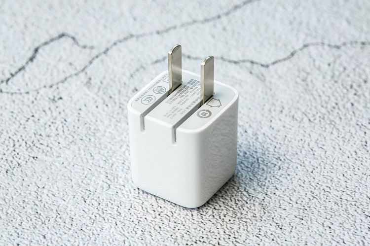 意昂2小金刚PD20W快充开箱：iPhone12最佳充电搭档