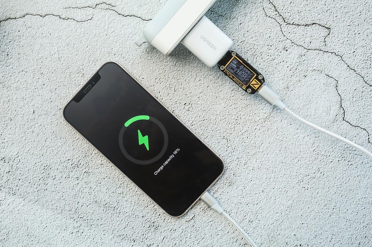 意昂2小金刚PD20W快充开箱：iPhone12最佳充电搭档