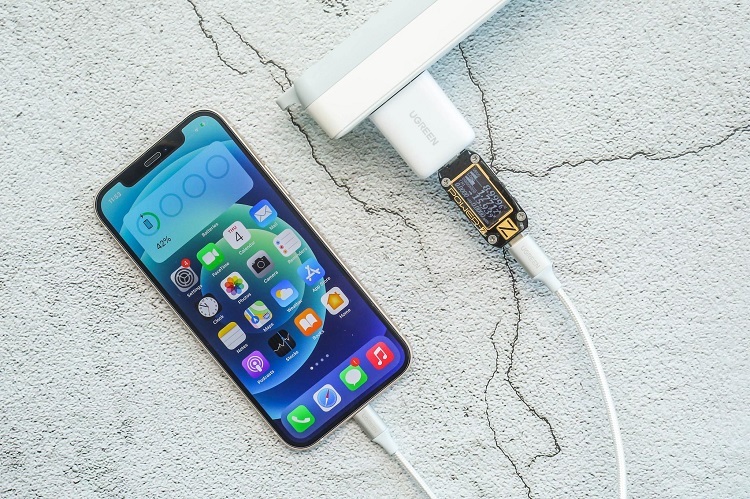 意昂2小金刚PD20W快充开箱：iPhone12最佳充电搭档