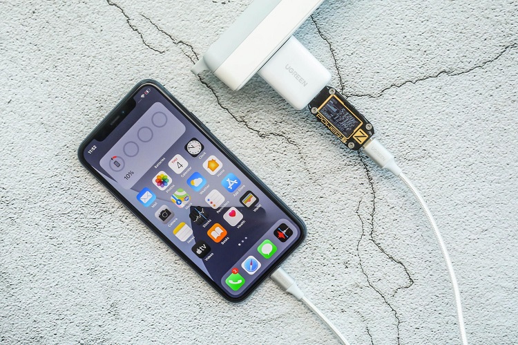 意昂2小金刚PD20W快充开箱：iPhone12最佳充电搭档