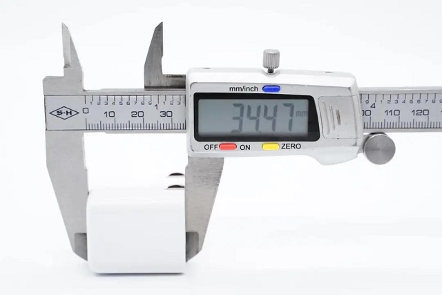 意昂2小金刚PD20W充电头拆解评测（上）