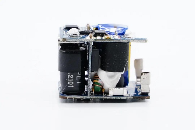 意昂2小金刚PD20W充电头拆解评测（下）