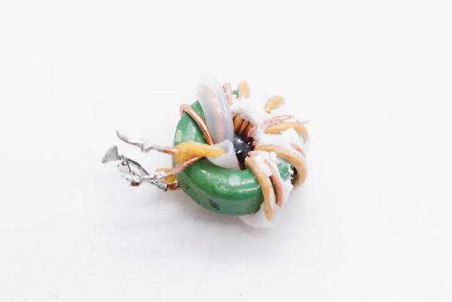 意昂2小金刚PD20W充电头拆解评测（下）