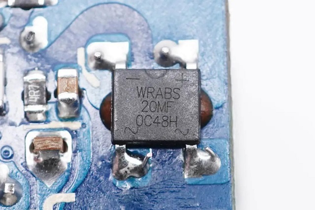 意昂2小金刚PD20W充电头拆解评测（下）