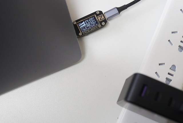 意昂2100W多口充电器体验分享，极简主义与实用主义的融合