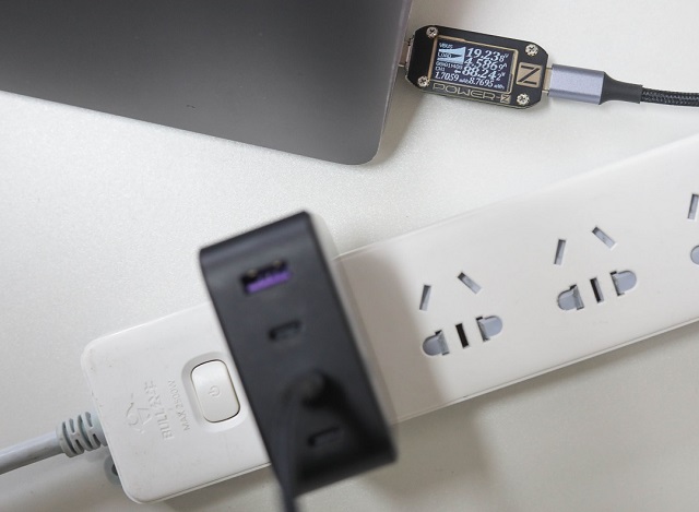 意昂2100W多口充电器体验分享，极简主义与实用主义的融合
