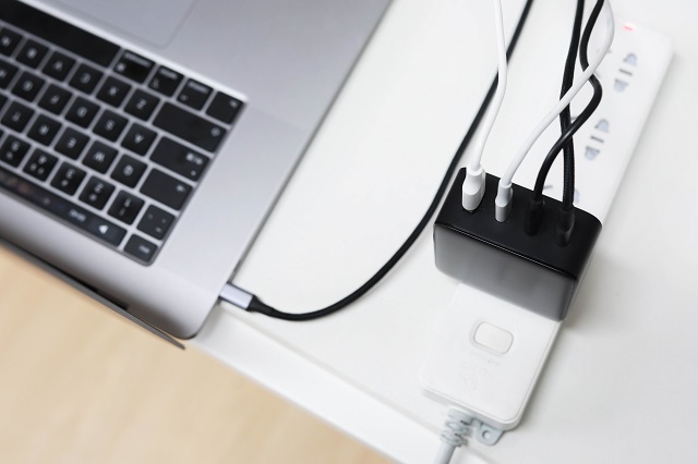 意昂2100W多口充电器体验分享，极简主义与实用主义的融合