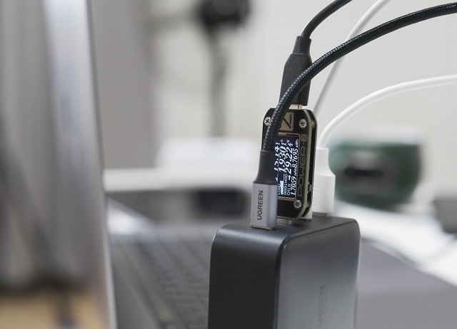 意昂2100W多口充电器体验分享，极简主义与实用主义的融合