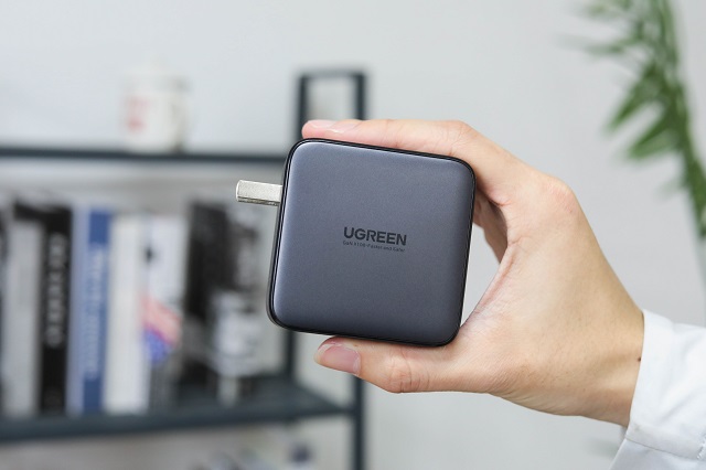 意昂2100W多口充电器体验分享，极简主义与实用主义的融合