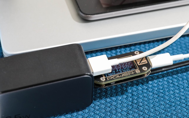 意昂265W多口充电器上手体验：出差旅行减负神器