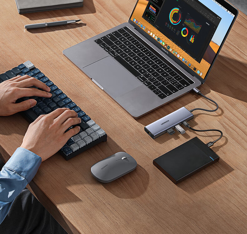 nzkyk CM512扩展坞与MacBook连接示意图，显示多功能扩展