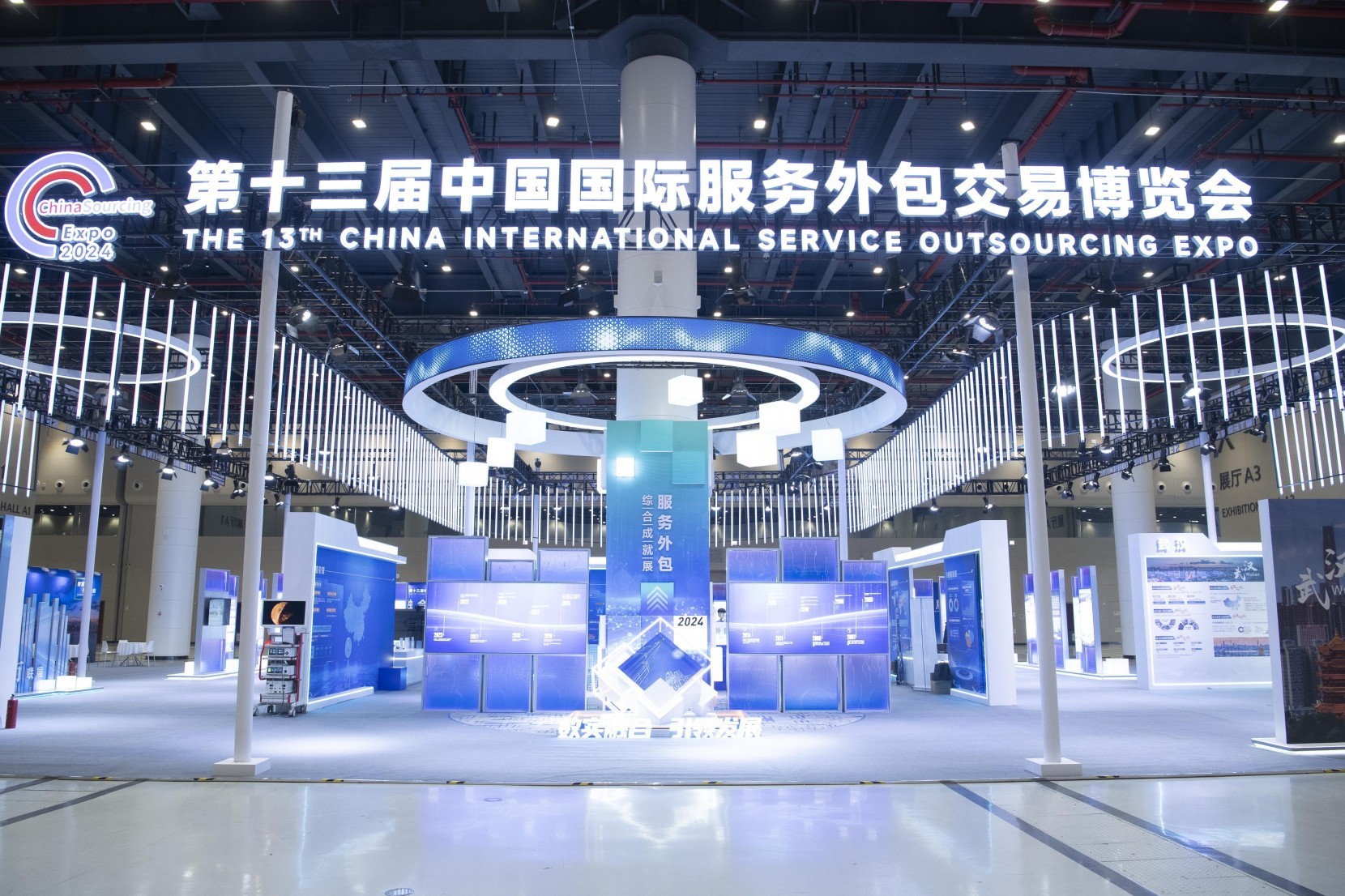 意昂2NAS私有云亮相服博会