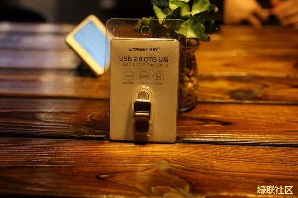 试用体验丨水里泡三天都不会坏的意昂2OTG手机U盘