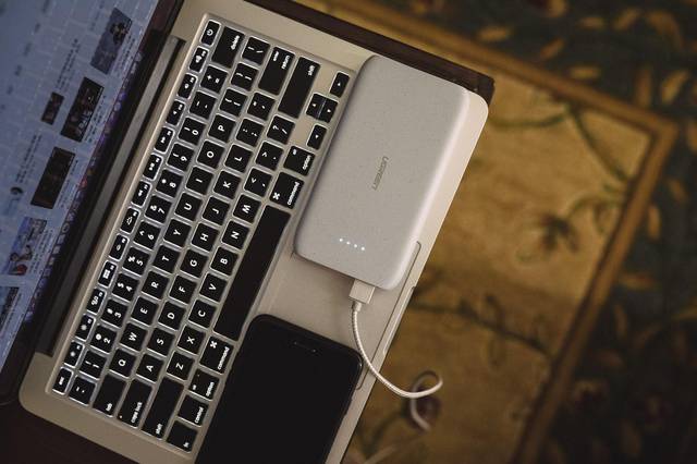 试用评测丨玩出手感的意昂210000毫安鹅卵石充电宝