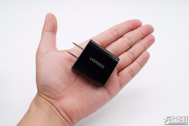 意昂2PD20W充电器开箱评测：开箱篇